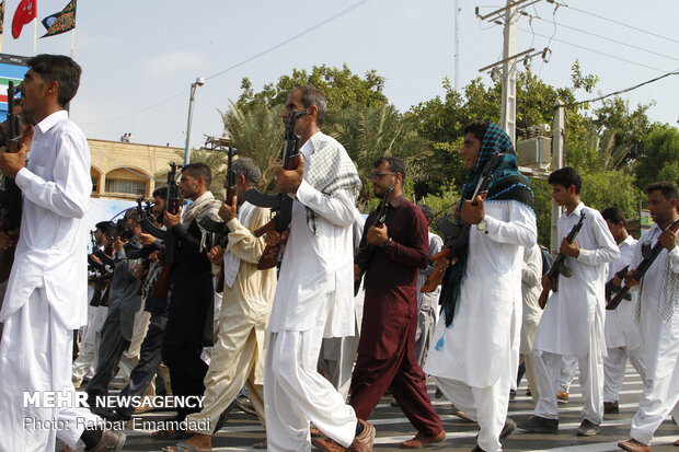 Massive military parade in Bandar Abbas