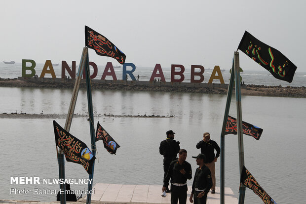 Massive military parade in Bandar Abbas