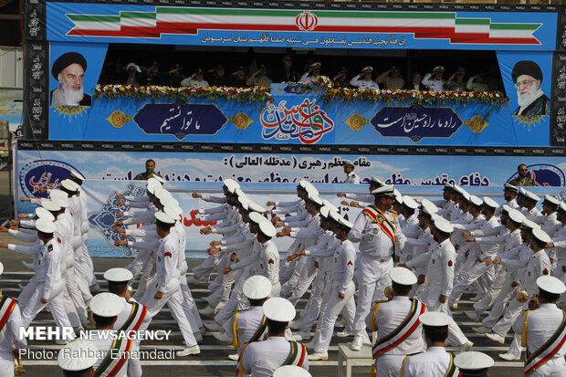 Massive military parade in Bandar Abbas