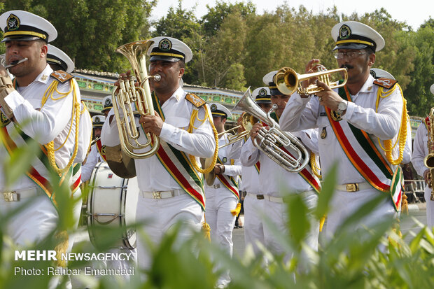 Massive military parade in Bandar Abbas