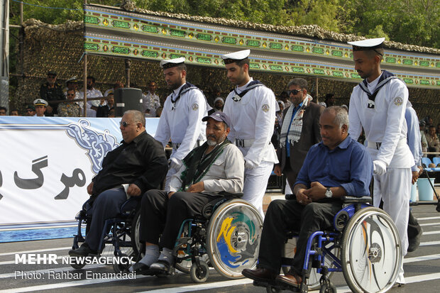 Massive military parade in Bandar Abbas