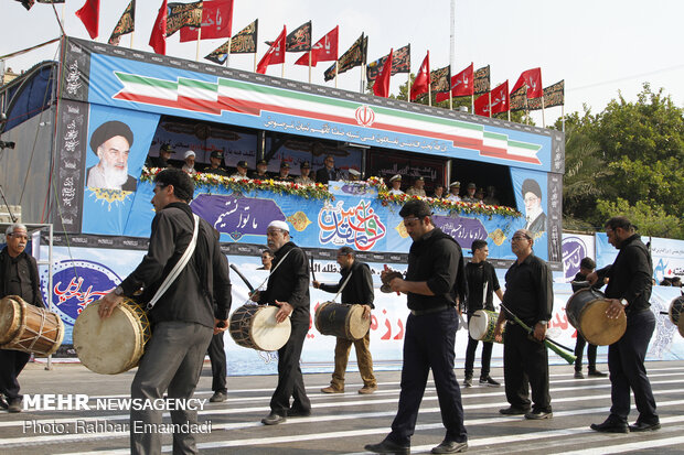 Massive military parade in Bandar Abbas