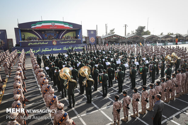 Massive military parade in Tehran