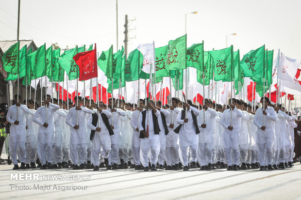 Tahran'daki askeri geçit töreninden kareler