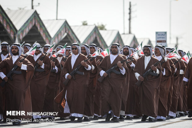 العرض العسكري للقوات المسلحة الايرانية في جنوب العاصمة طهران 