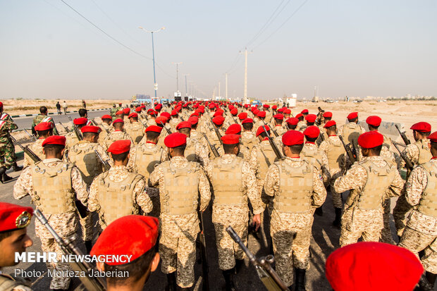العرض العسكري للقوات المسلحة الايرانية في مدينة أهواز 