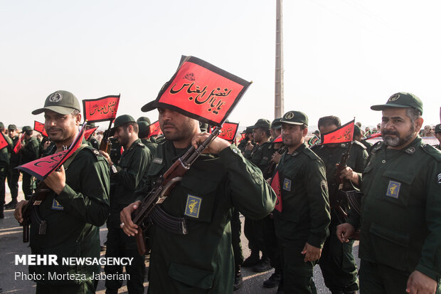 العرض العسكري للقوات المسلحة الايرانية في مدينة أهواز 