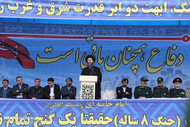 ملت ایران مقابل استکبار سر خم نمی‌کند/دفاع مقدس سند هویت نظام است