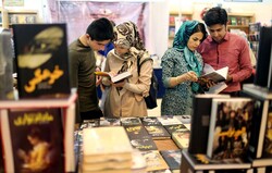 People visit the 31st Tehran International Book Fair at Imam Khomeini Mosalla on May 8, 2018. (IRNA/Fatemeh Behbudi)