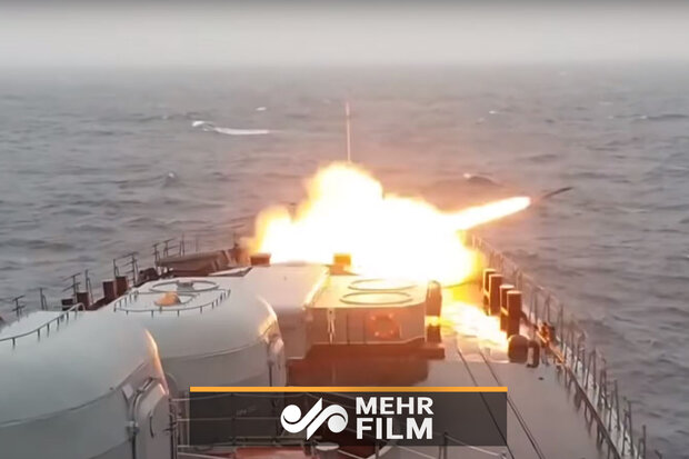 مشاهد من اطلاق البوارج الروسية صواريخ مضادة للطائرات من بحر بارنتس 