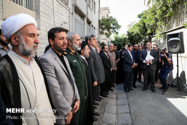 Ceremony to install image of 2,000 martyrs in Tehran on “Sacred Defense Week’