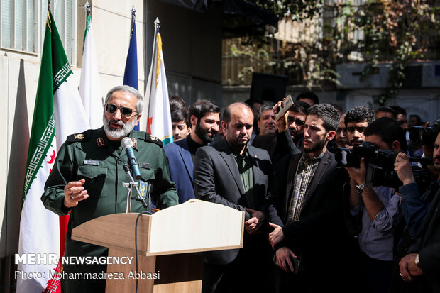 Ceremony to install image of 2,000 martyrs in Tehran on “Sacred Defense Week’