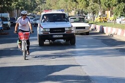 آتش نشان سنندجی مسیر سنندج – تهران را با دوچرخه رکاب می زند