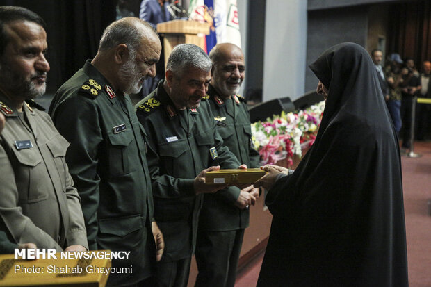 آیین رونمایی از آثار اسنادی و پژوهشی دفاع مقدس