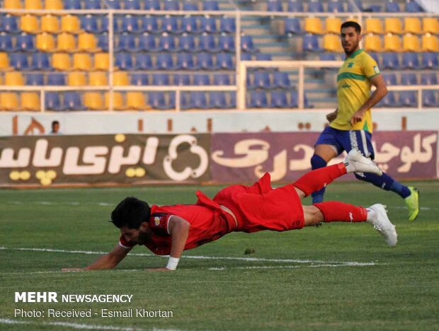 تأخیر عجیب در آغاز دیدار نفت آبادان- سایپا