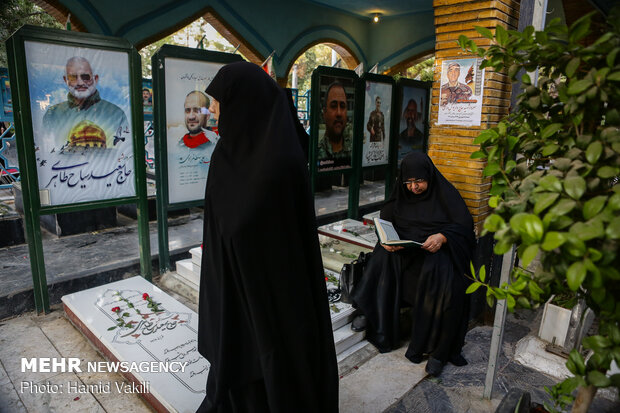 مراسم تنظيف مقبرة شهداء الدفاع المقدس