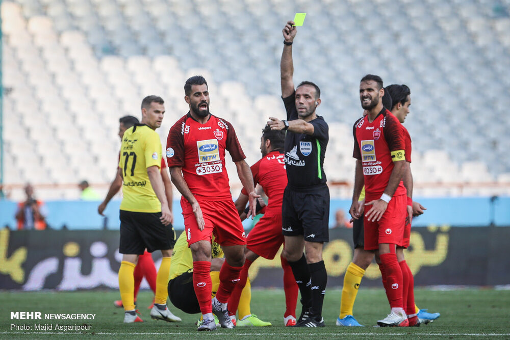 Sepahan beat Persepolis to move close to IPL title [VIDEO