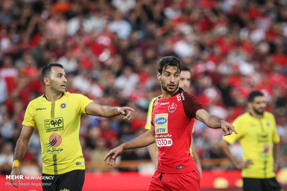 Sepahan beat Persepolis to move close to IPL title [VIDEO