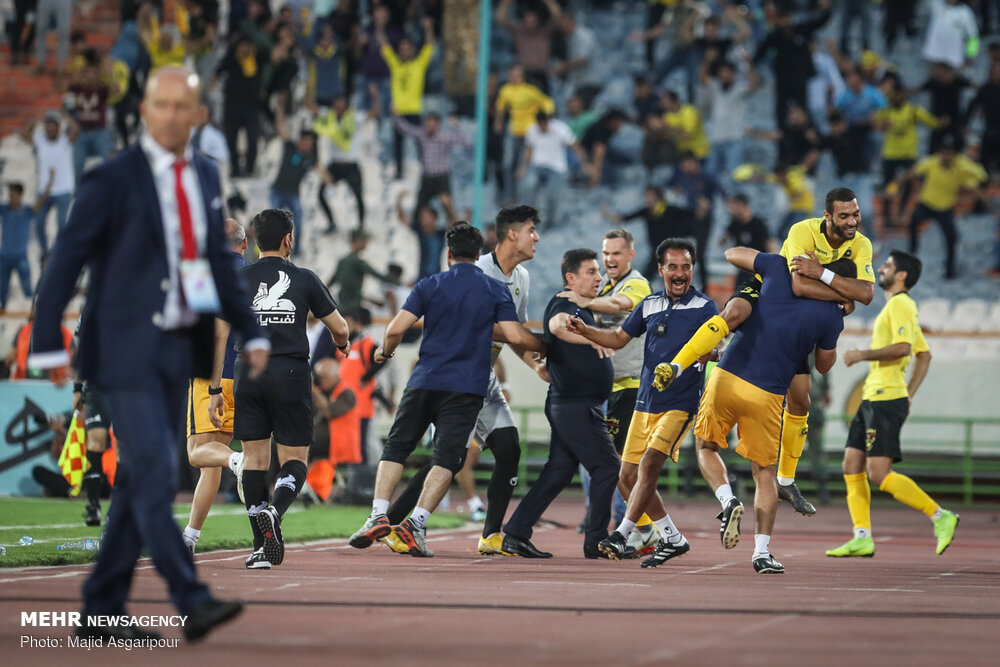 Sepahan beat Persepolis to move close to IPL title [VIDEO