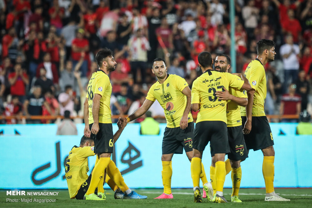 Sepahan beat Persepolis to move close to IPL title [VIDEO