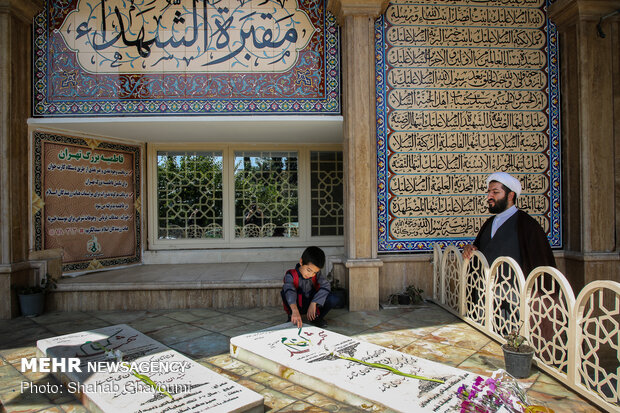 ستاره هایی که پروای نام ندارند- گلزار شهدای گمنام بوستان لاله