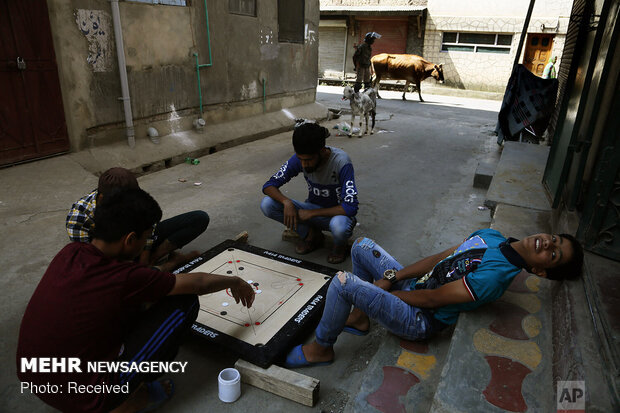 کشمیر میں دستی بم حملے میں 6 افراد زخمی