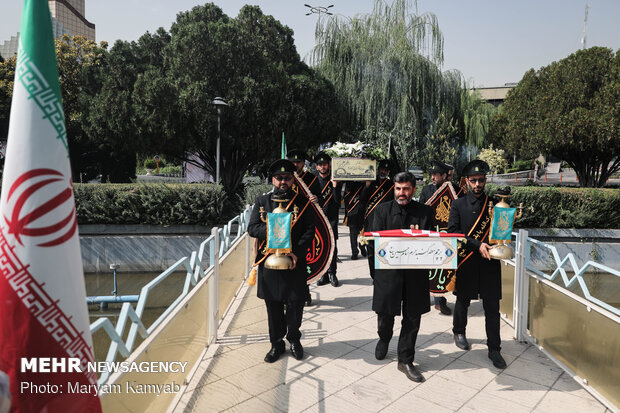 تشییع شهدای گمنام در نمایشگاه بین المللی تهران