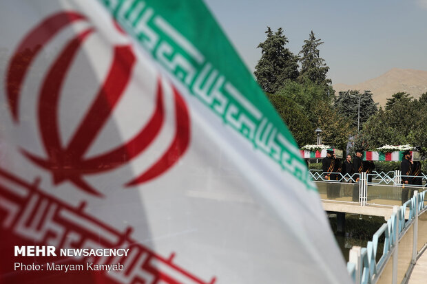 استقبال مردم شیراز از ۹ شهید دفاع مقدس 