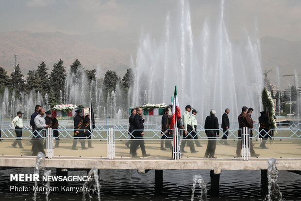 تشییع شهدای گمنام در نمایشگاه بین المللی تهران