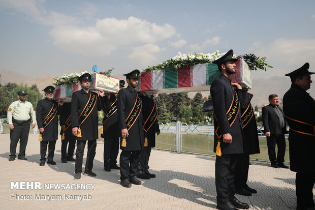 تشییع شهدای گمنام در نمایشگاه بین المللی تهران