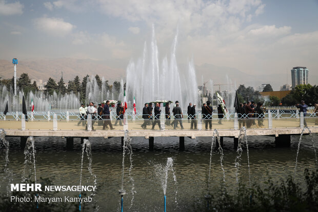 تشییع شهدای گمنام در نمایشگاه بین المللی تهران