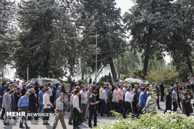تشییع شهدای گمنام در نمایشگاه بین المللی تهران