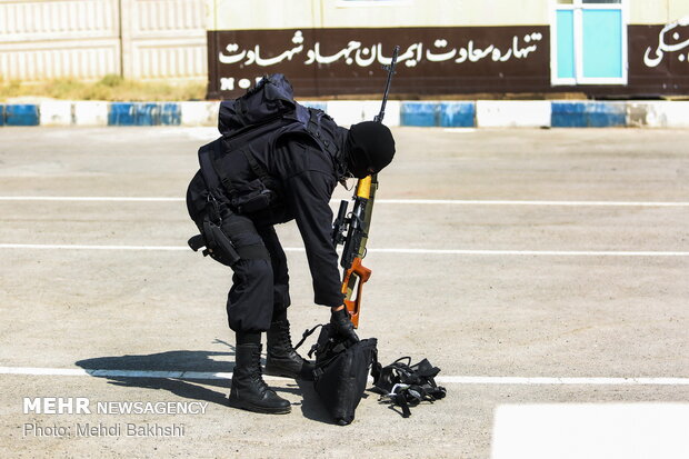 İran'da Özel Harekat Polisi