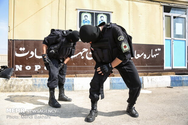 İran'da Özel Harekat Polisi
