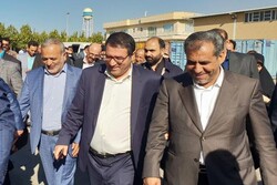 وزیر صنعت از یک واحد نساجی در قزوین بازدید کرد