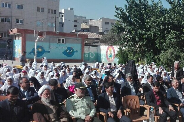 برگزاری جشن عاطفه ها از برکات نظام مقدس جمهوری اسلامی است