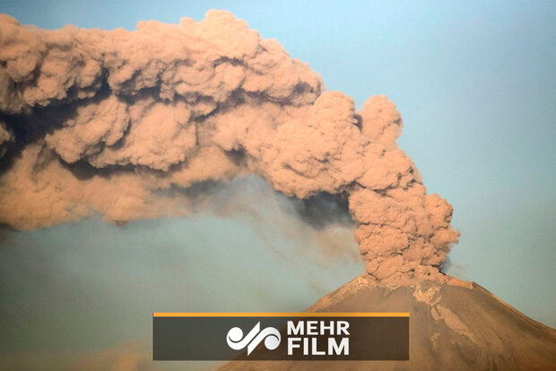 VIDEO: Mexico’s Popocatépetl volcano erupts