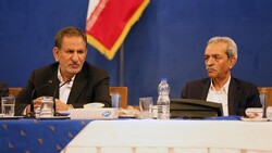 Iran’s First Vice President Es’haq Jahangiri (L) and ICCIMA Head Gholam-Hossein Shafei attended a meeting with the heads of the country's chambers of commerce in Tehran on Saturday.
