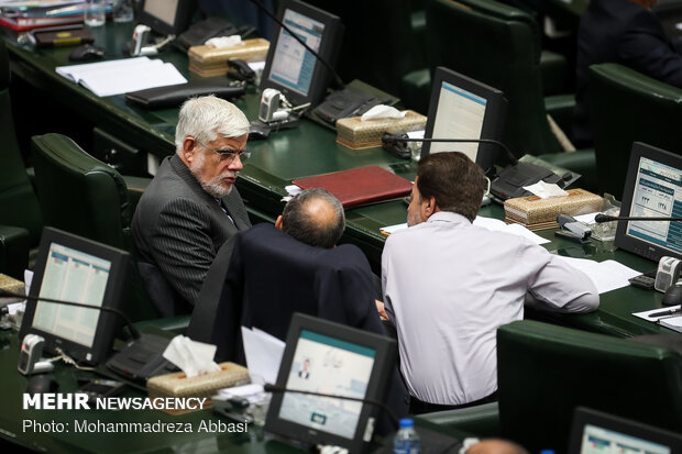 الجلسة العلنية للبرلمان الايراني بحضور ظريف