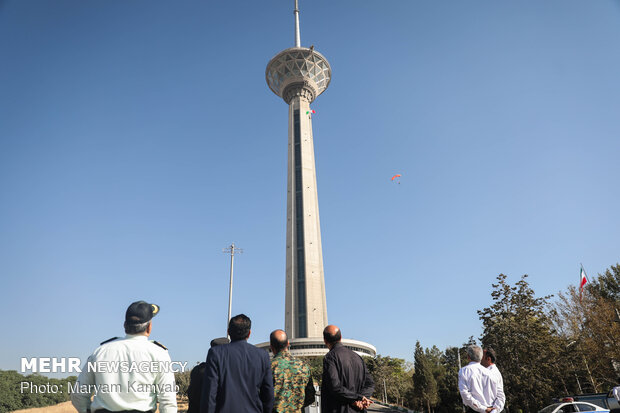 تماشای ۴۰ سال هنر انقلاب ایران در برج میلاد