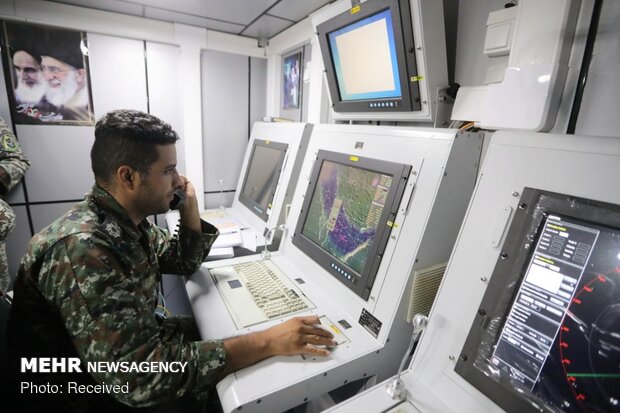 Iranian commander visits 'Persian Gulf Air Defense HQ'