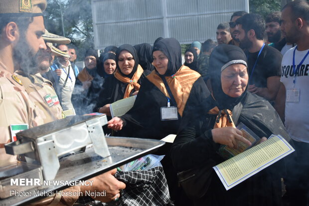 Guards see off foreign Arbaeen pilgrims at Astara border 