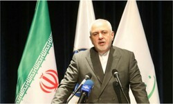 ظريف: دولة أو دول وراء استهداف الناقلة الايرانية