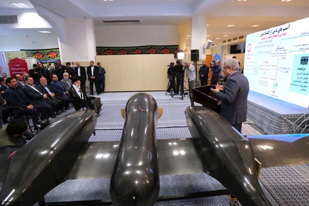 Leader visits exhibition on knowledge-based companies 