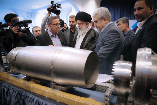 Leader visits exhibition on knowledge-based companies 