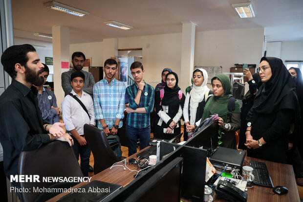 بازدید دانش آموزان نخبه از خبرگزاری مهر