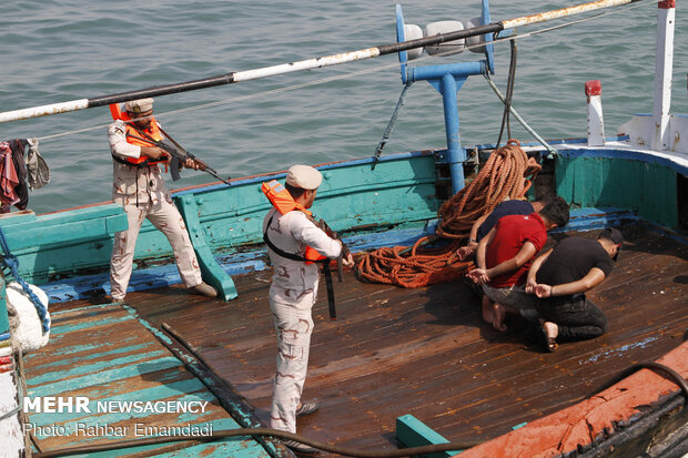 Police's naval drill in Persian Gulf