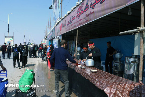 خدمات رسانی ۵۵ موکب خوزستانی به زائران اربعین در بازگشت از عراق