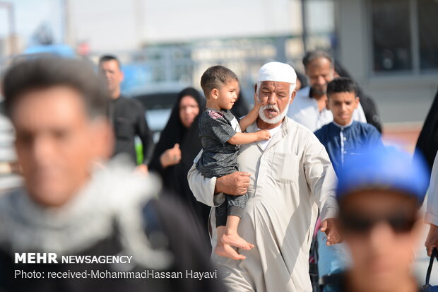 Arbaeen pilgrims entering Iraq at Shalamcheh border