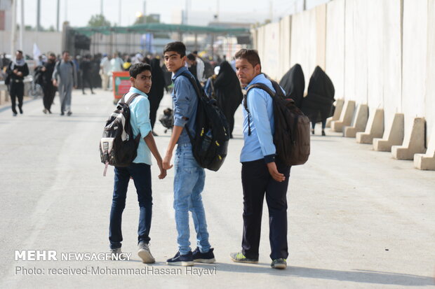 Arbaeen pilgrims entering Iraq at Shalamcheh border